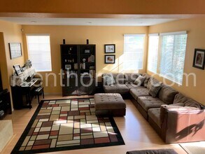 473 Camino Verde in San Marcos, CA - Building Photo - Building Photo