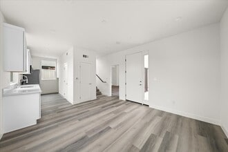 419 N Lorena St, Unit 419 Top Unit in Los Angeles, CA - Building Photo - Building Photo