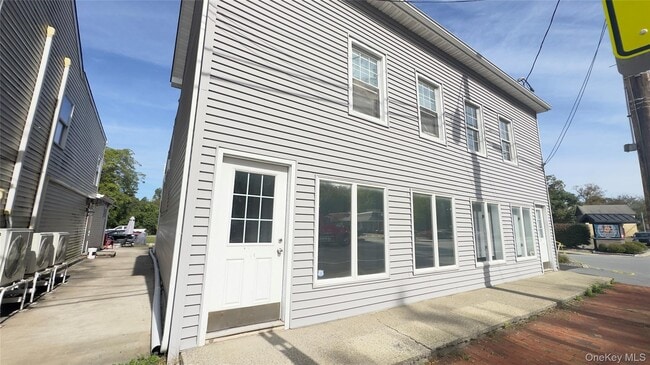 property at 1617 Main St