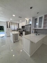 18908 Bob-O-Link Dr in Hialeah, FL - Building Photo - Building Photo