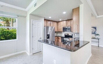 17451 Old Harmony Dr, Unit 102 in Ft. Myers, FL - Foto de edificio - Building Photo