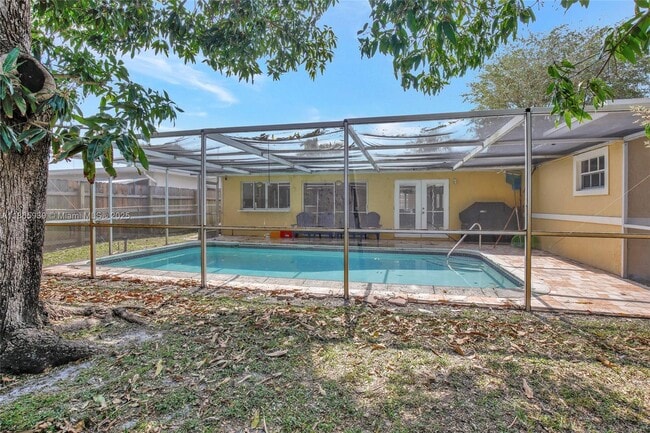 6729 Camelia Dr in Miramar, FL - Building Photo - Building Photo