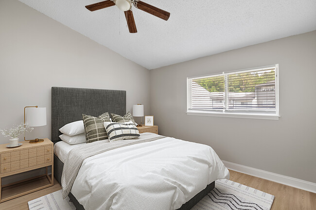 Colonial Pointe Apartments