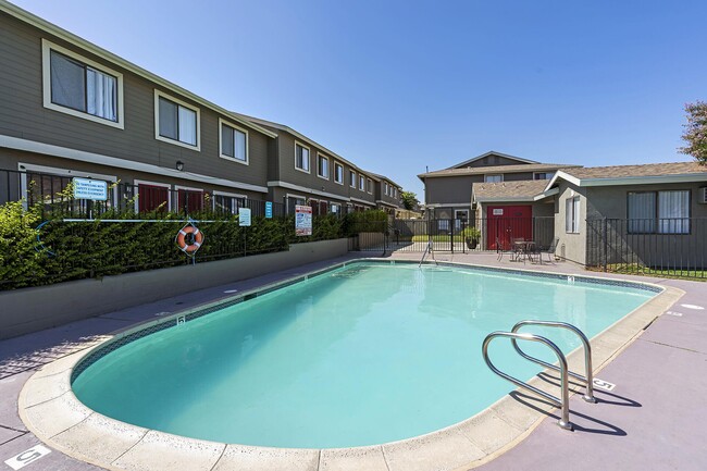 Terre at E Bradley in El Cajon, CA - Foto de edificio - Building Photo