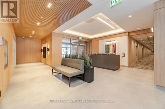 3250 Carding Mill Trail in Oakville, ON - Building Photo - Building Photo