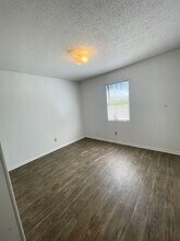 102 Ravenwood Dr in Jacksonville, NC - Building Photo - Building Photo