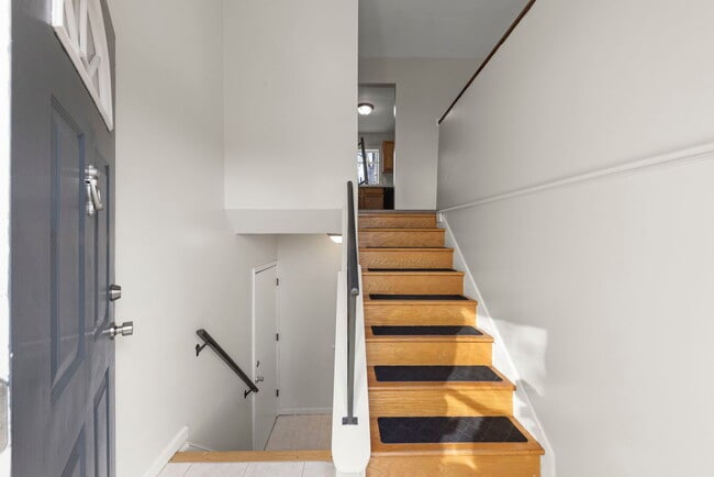 1614 Lucylle Ave in St. Charles, IL - Building Photo - Building Photo