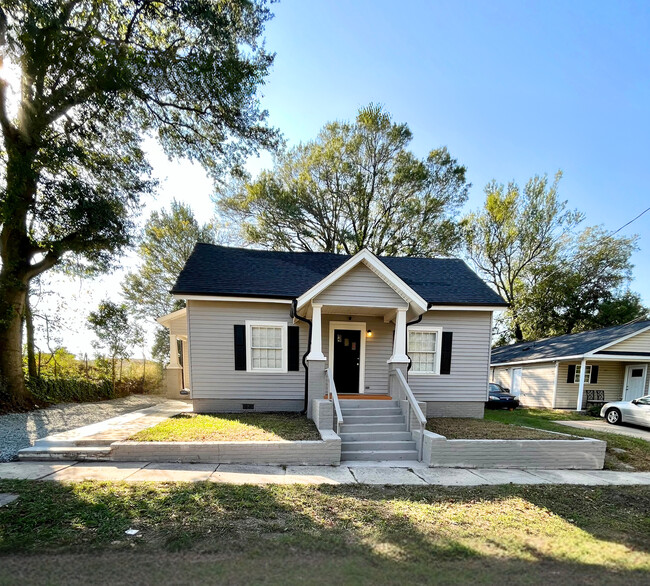 209 Pryor St in Gastonia, NC - Building Photo - Interior Photo