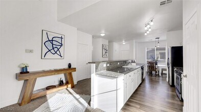 721 Peachy Canyon Cir in Las Vegas, NV - Foto de edificio - Building Photo