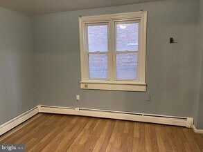 108 W Girard Ave, Unit 2 in Philadelphia, PA - Building Photo - Building Photo