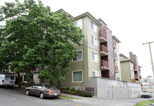 Newport Square Apartments in Seattle, WA - Foto de edificio - Building Photo