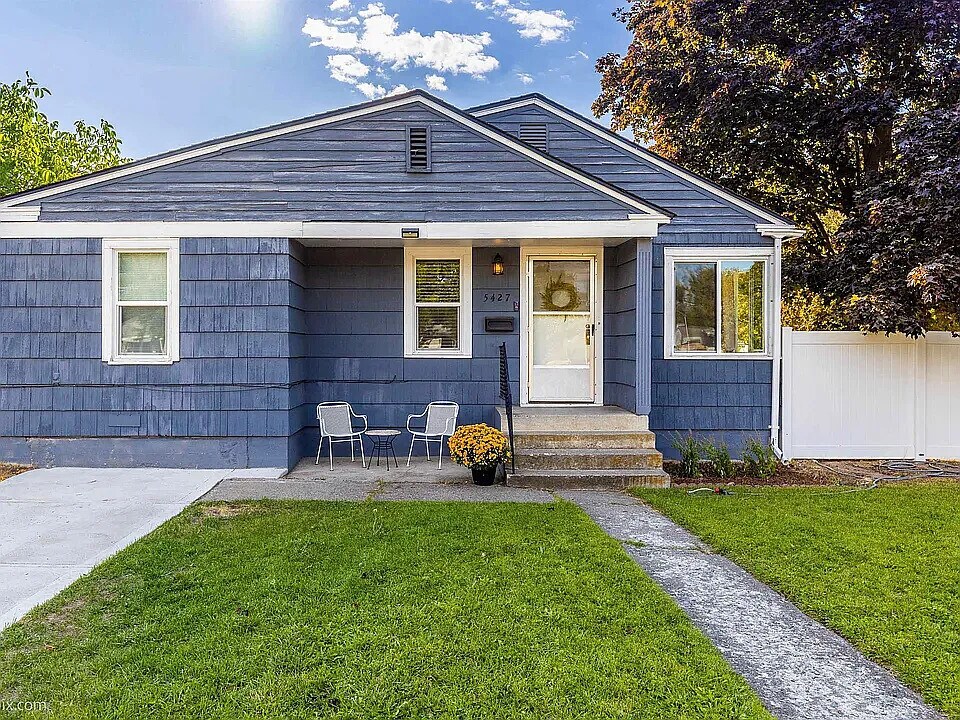 5427 N Hawthorne St in Spokane, WA - Building Photo