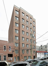 715 E 214th St in Bronx, NY - Building Photo - Building Photo