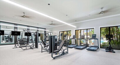 Cortland West Palm in West Palm Beach, FL - Building Photo - Building Photo