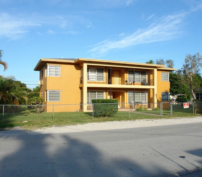 10858 NE 12th Ave in Miami, FL - Foto de edificio - Building Photo