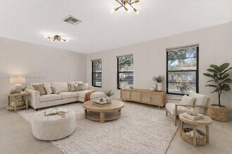 8460 Menteith Terrace in Miami Lakes, FL - Building Photo - Building Photo