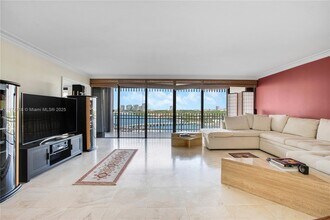 3 Grove Isle Dr in Coral Gables, FL - Building Photo - Building Photo