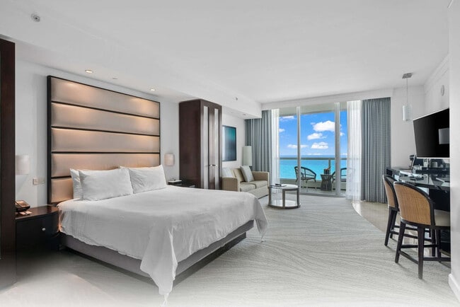 4391 Collins Ave