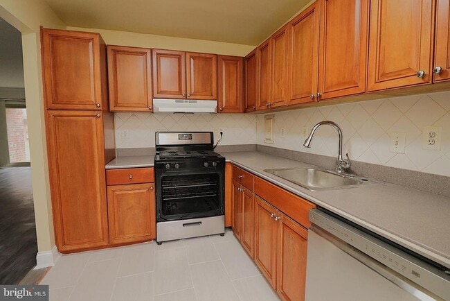 6010 Westchester Park Dr