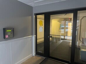 76 Strathmore Rd, Unit #203 in Boston, MA - Foto de edificio - Building Photo