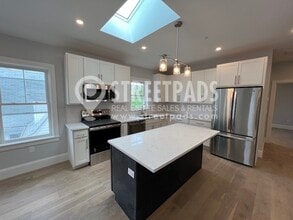 51 Fairbanks St, Unit 3 in Boston, MA - Foto de edificio - Building Photo