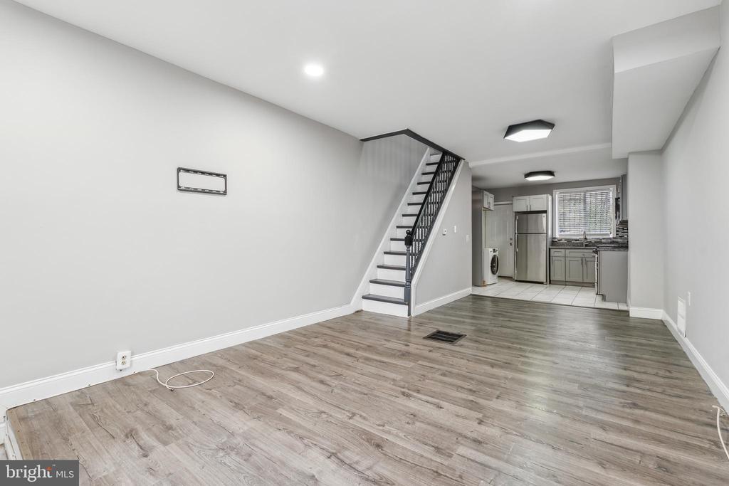 450 Furrow St in Baltimore, MD - Building Photo