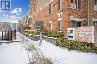 2441-2441 Greenwich Dr in Oakville, ON - Building Photo - Building Photo