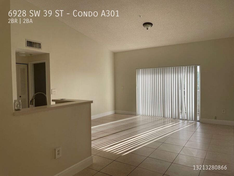 6928 SW 39th St in Davie, FL - Building Photo