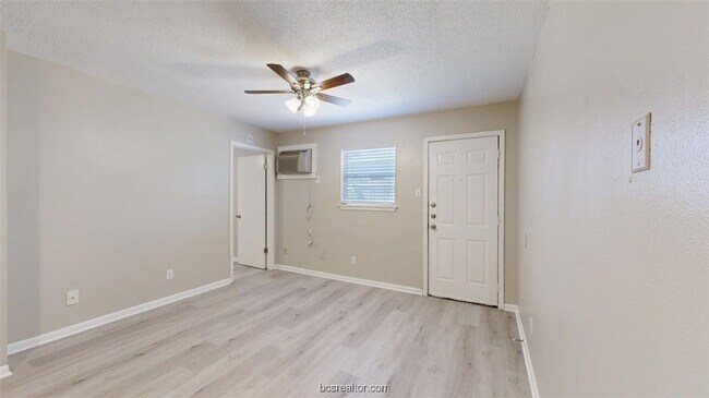 500 Foch St, Unit 2 in Bryan, TX - Building Photo - Building Photo