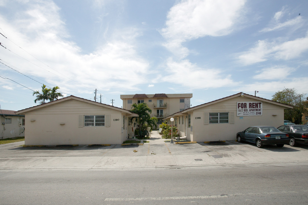 1390-1398 W 29th St in Hialeah, FL - Building Photo