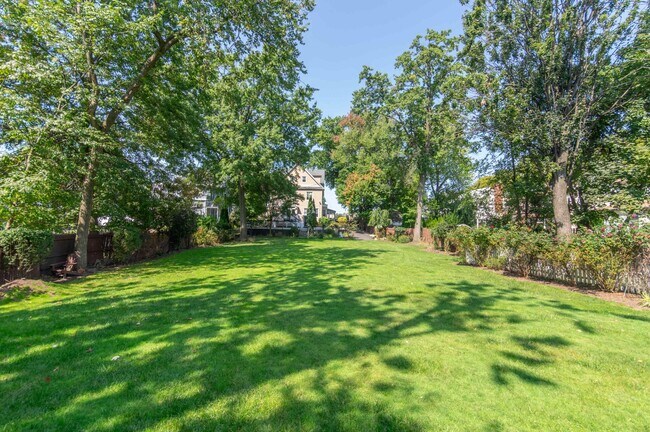 356 Carteret Pl in Orange, NJ - Building Photo - Building Photo