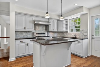 737 19th Ave N in St. Petersburg, FL - Foto de edificio - Building Photo