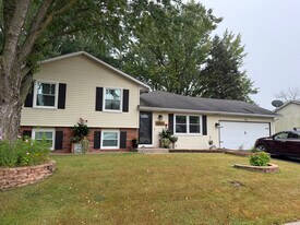 15350 Drexel Way in Apple Valley, MN - Building Photo