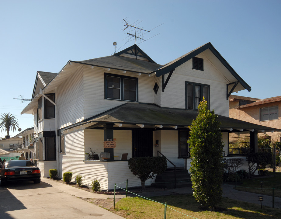 1034 Leighton Ave in Los Angeles, CA - Building Photo