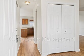 819 Bluegrass Ln in Champaign, IL - Building Photo - Building Photo