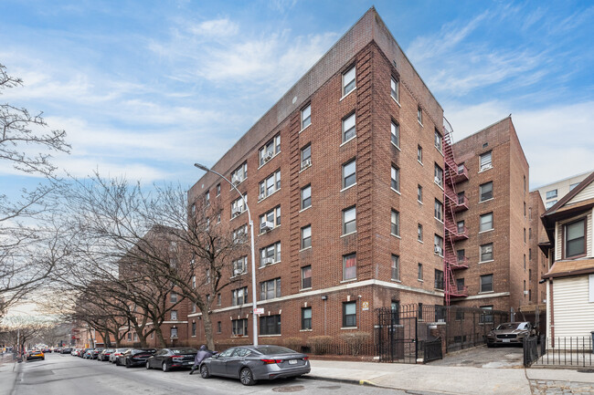 15501 90th Ave in Jamaica, NY - Building Photo - Primary Photo