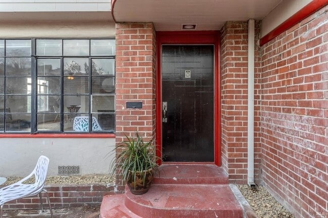 709 Napa St in Vallejo, CA - Foto de edificio - Building Photo