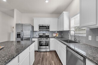 28130 Aspen Horizon Dr in The Woodlands, TX - Foto de edificio - Building Photo