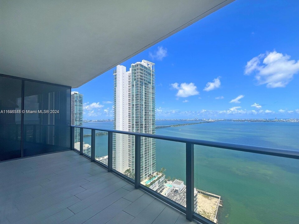 460 NE 28th St, Unit 3702 in Miami, FL - Foto de edificio