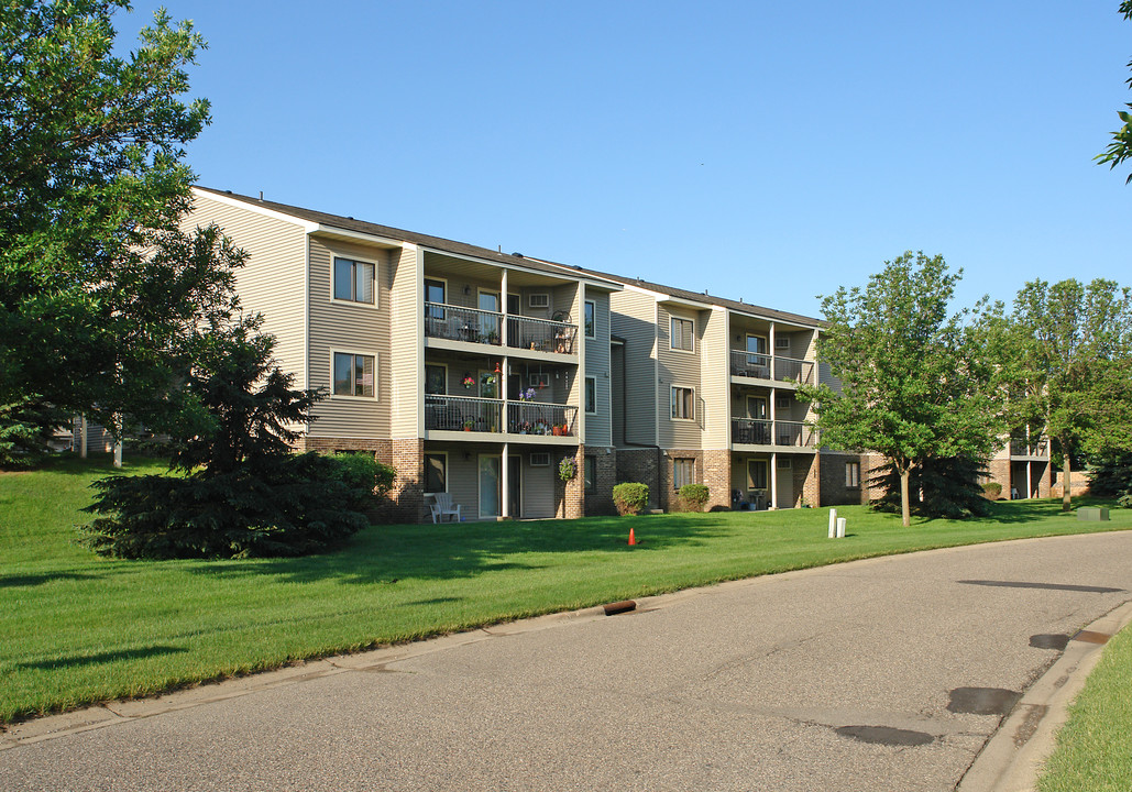 Valley Way Village Apartments in Apple Valley, MN - Foto de edificio