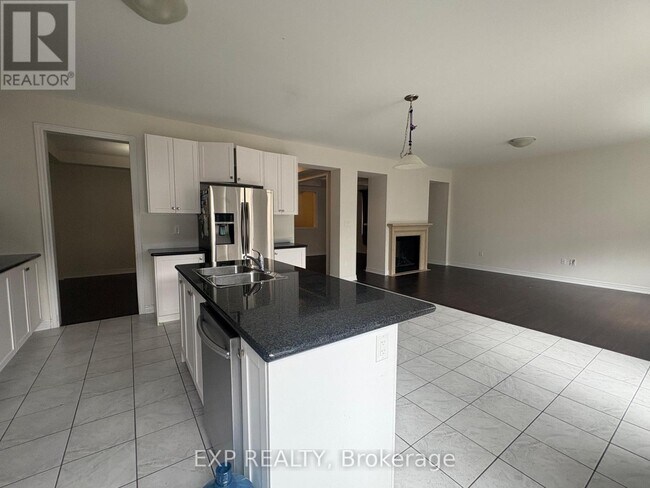 14 Alistair Cres in Vaughan, ON - Building Photo - Building Photo
