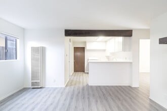 109 Ojai Ave in Oxnard, CA - Building Photo - Building Photo