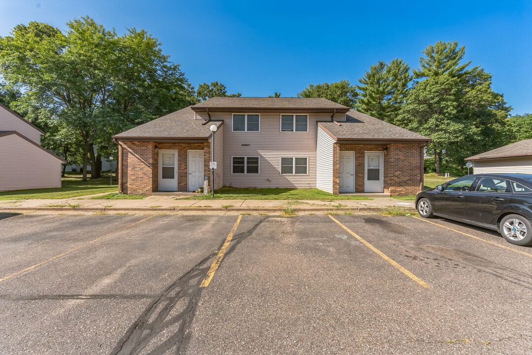 Englewood in Eau Claire, WI - Building Photo