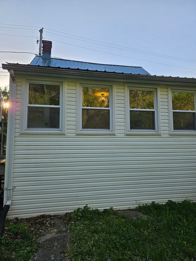 114 College St in Shepherdstown, WV - Building Photo - Building Photo