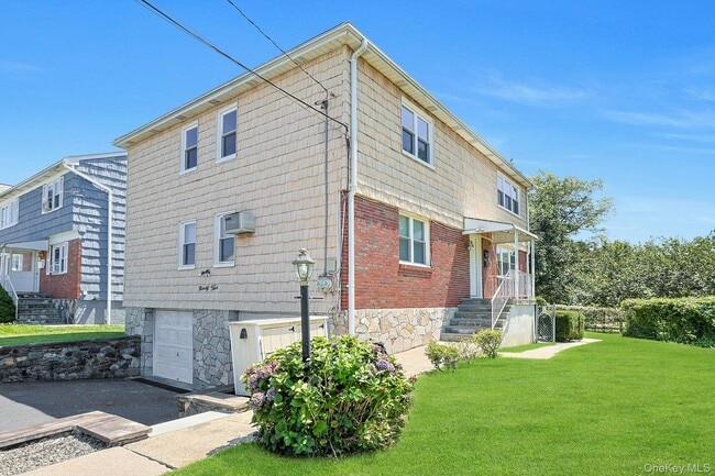 95 Holland St in Harrison, NY - Foto de edificio - Building Photo