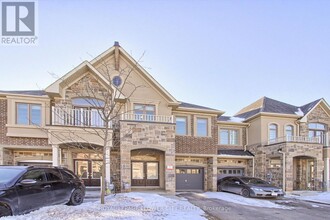 9 Dalbeattie Dr in Brampton, ON - Building Photo - Building Photo