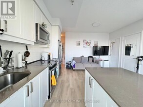7895 Jane St in Vaughan, ON - Building Photo - Building Photo