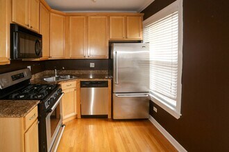 628 W Roscoe St, Unit 2S in Chicago, IL - Foto de edificio - Building Photo