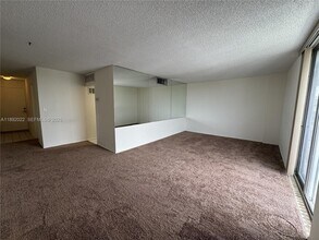 1731 SE 15th St in Fort Lauderdale, FL - Foto de edificio - Building Photo