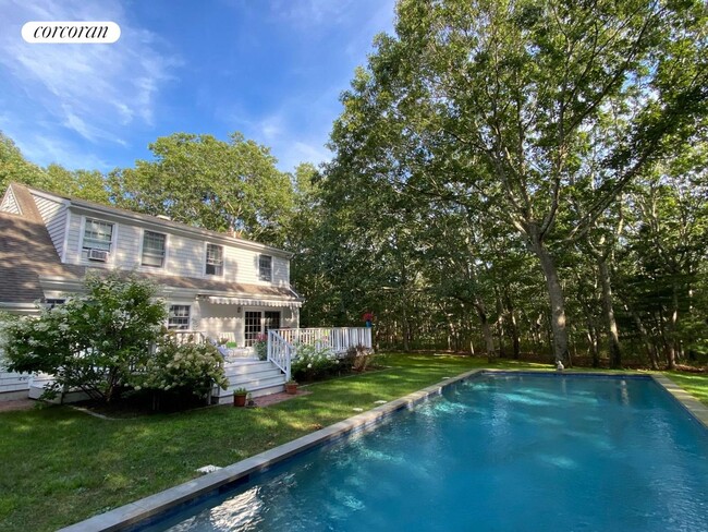 330 Sprig Tree Path in Sag Harbor, NY - Building Photo - Building Photo